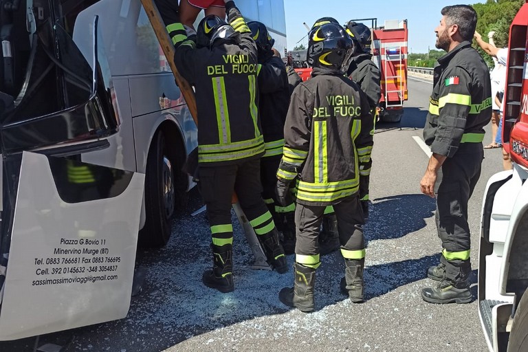 Trenta bambini coinvolti in un tamponamento di un bus