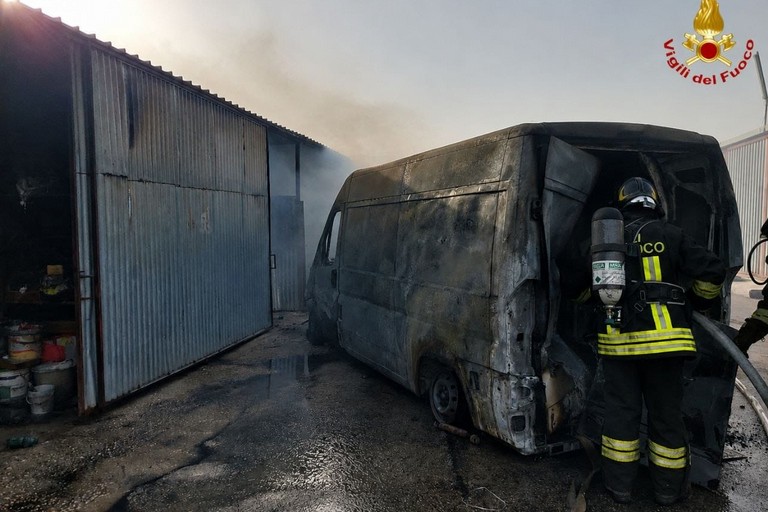 incendio in una autorimessa