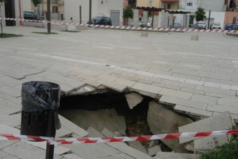 Voragine a Largo Grotte