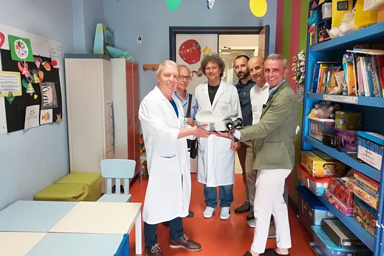 Consegna dono alla pediatria