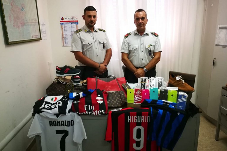 controlli anticontraffazione delle Fiamme Gialle