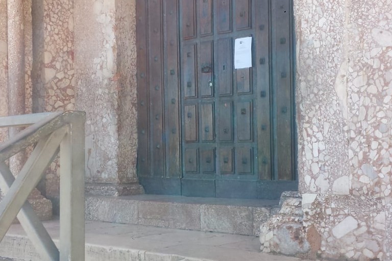 Castel del Monte chiuso per assemblea, stato d'agitazione del personale