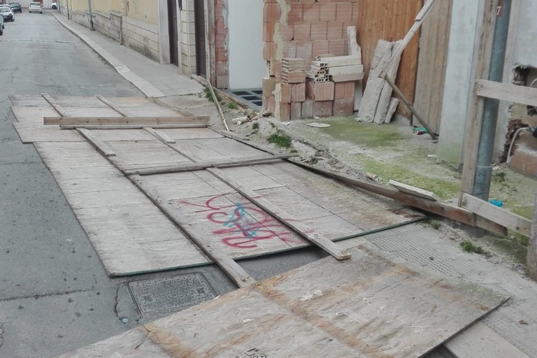 recinzione caduta in via diaz