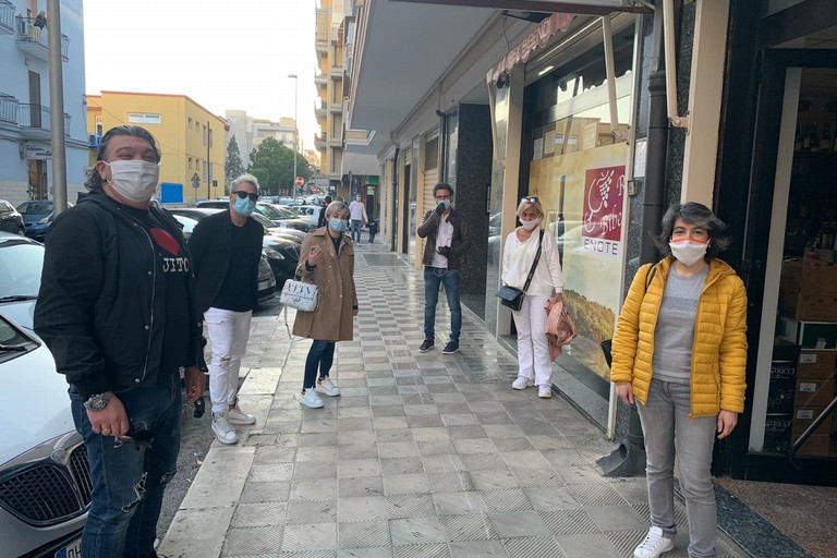 Riaprono bar, ristoranti, parrucchieri ed estetisti