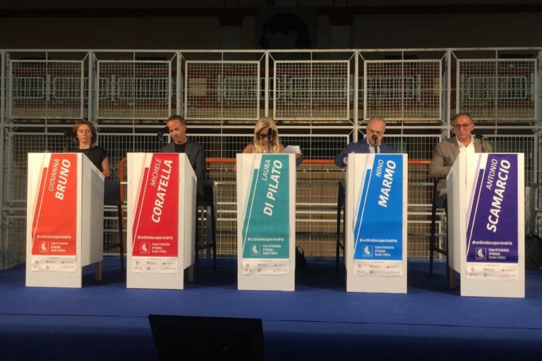 Dibattito all'americana per i cinque candidati sindaco di Andria. <span>Foto Antonio D'Oria</span>