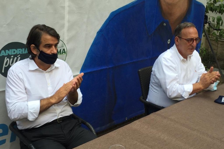 Raffaele Fitto con il candidato sindaco Antonio Scamarcio. <span>Foto Antonio D'Oria</span>