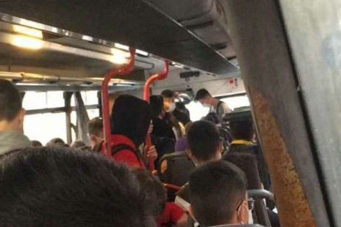 Assenza di distanziamento sui mezzi di trasporto