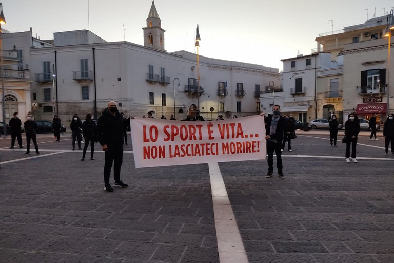 Flash mob delle associazioni sportive in Piazza Catuma. <span>Foto Antonio D'Oria</span>