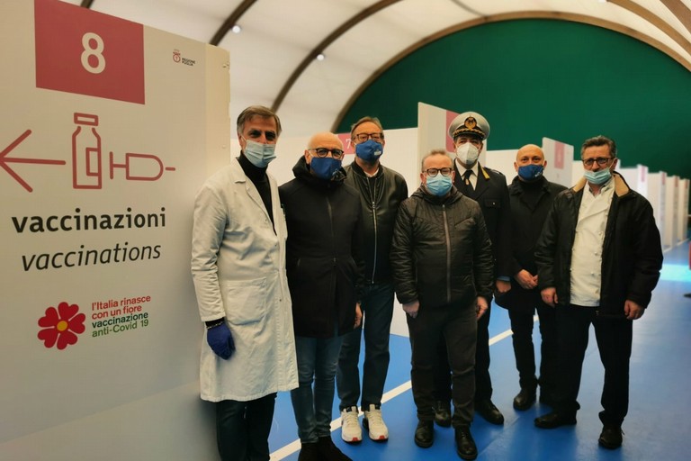 Colazione ai vaccinatori dell'hub di Andria