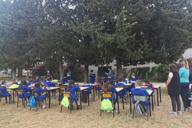 Questa scuola non ha più pareti