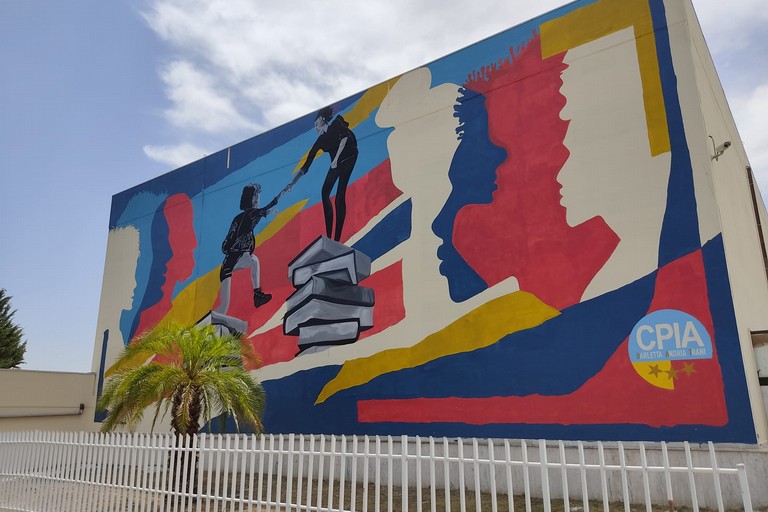 Il murales al CPIA nel quartiere San Valentino