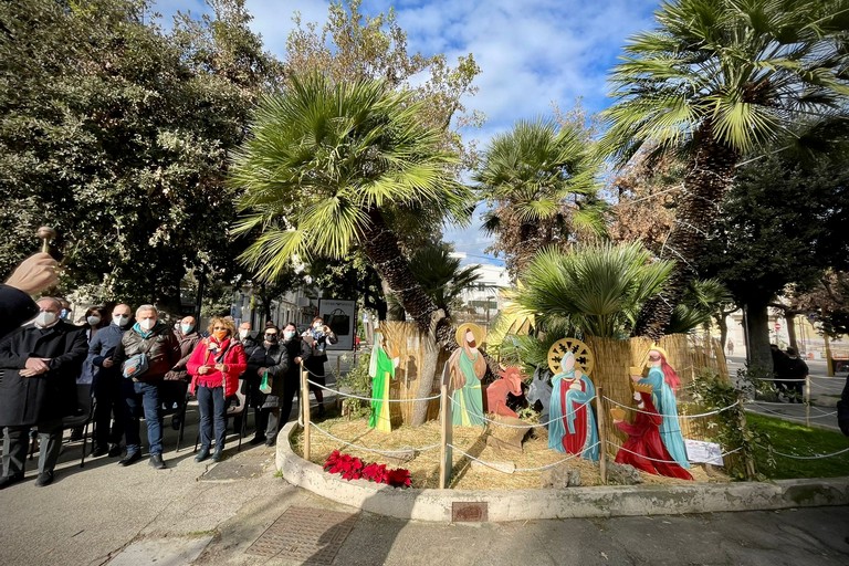 Inaugurato un presepe artistico in piazza Cappuccini