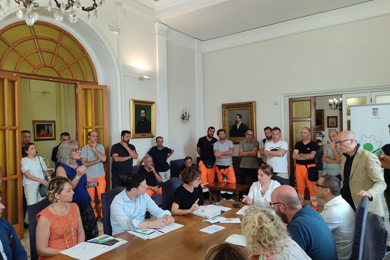 Presentazione del nuovo servizio di raccolta porta a porta. <span>Foto Antonio D'Oria</span>