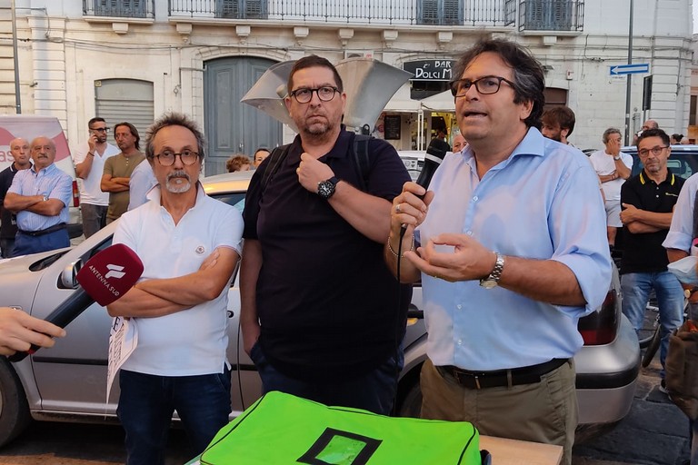 La manifestazione in Piazza Catuma. <span>Foto Antonio D'Oria</span>