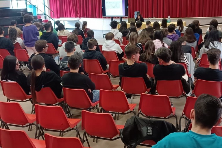 Primo incontro con la dott.ssa Cipriani per i ragazzi della scuola media “Cafaro”