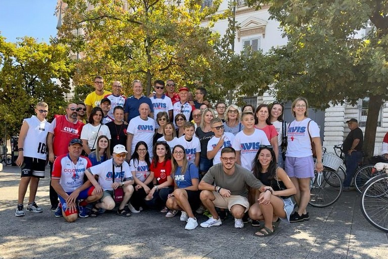 I volontari AVIS Andria OdV  e il l gruppo CICLO AVIS Andria