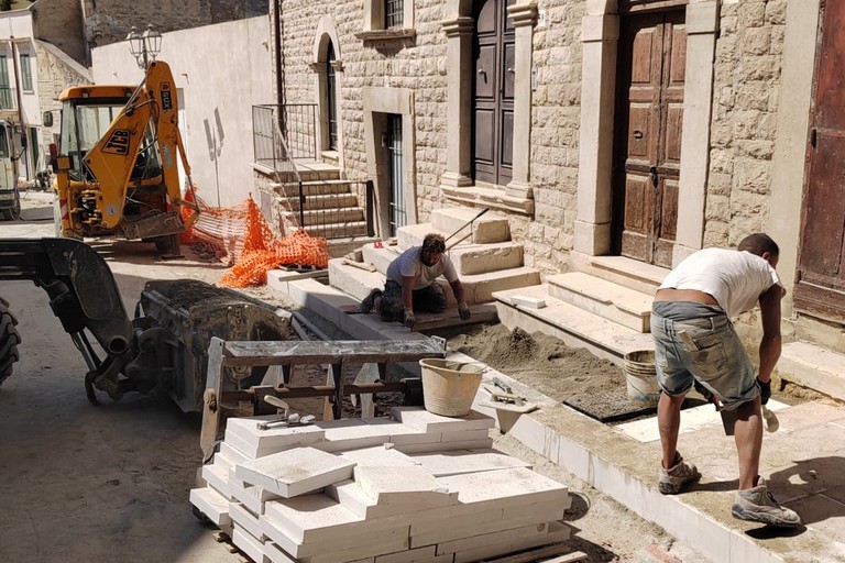 Procedono i lavori su via Giannotti