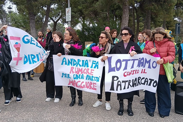 Flash mob femminista della CGIL BAT - Andria
