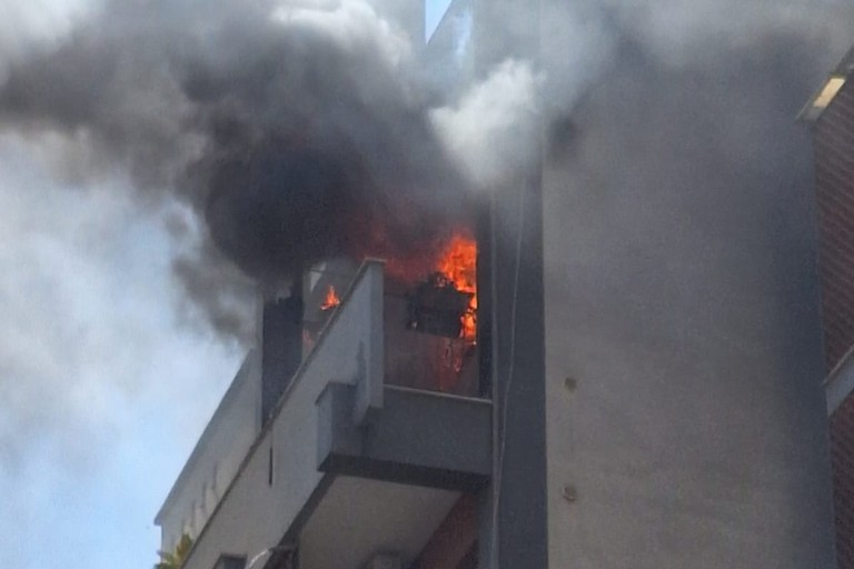 L'incendio in via Taranto a Andria