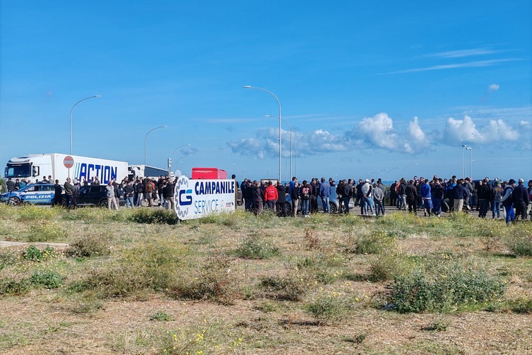 Protesta sulla tangenziale di Andria